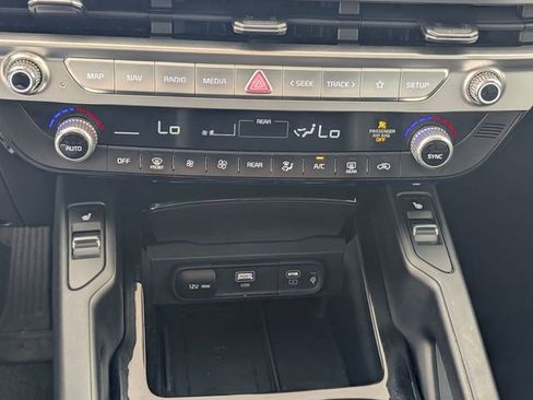 Used 2025 Kia Telluride S image 23