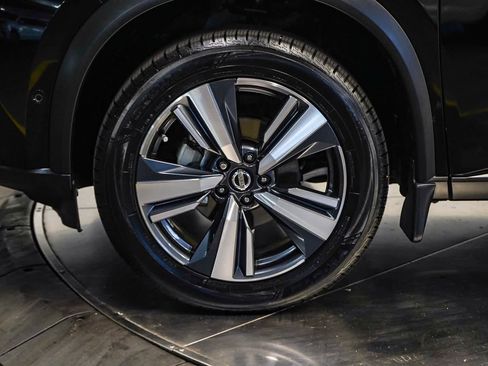 Used 2021 Nissan Rogue Platinum image 9