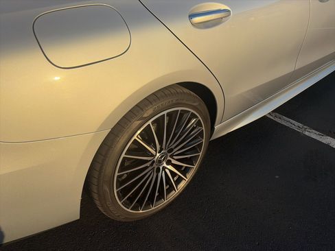 Used 2024 Mercedes-Benz C 300 4MATIC Sedan image 9