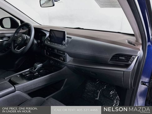 Used 2023 Nissan Rogue SV FWD image 28
