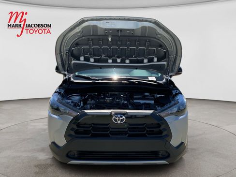Used 2026 Toyota Corolla Cross LE FWD image 32