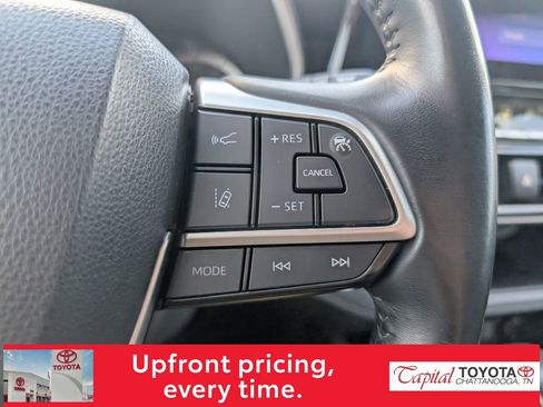 Used 2023 Toyota Highlander XLE image 18