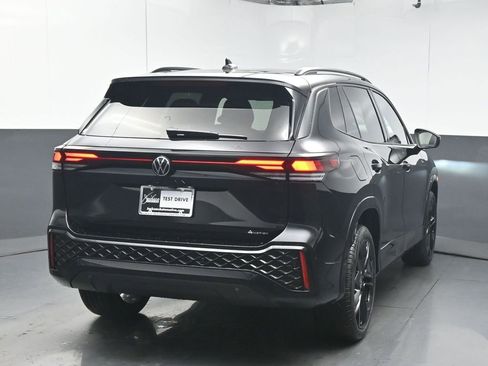 New 2026 Volkswagen Tiguan SE R-Line image 7