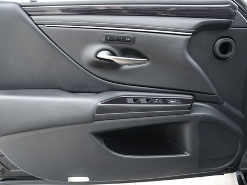 Used 2019 Lexus ES 350 Ultra Luxury image 17