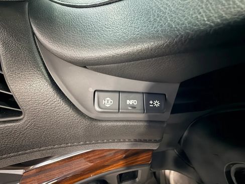 Used 2015 Cadillac Escalade Premium RWD image 34