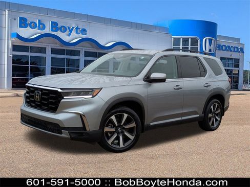 Certified 2024 Honda Pilot Touring image 1