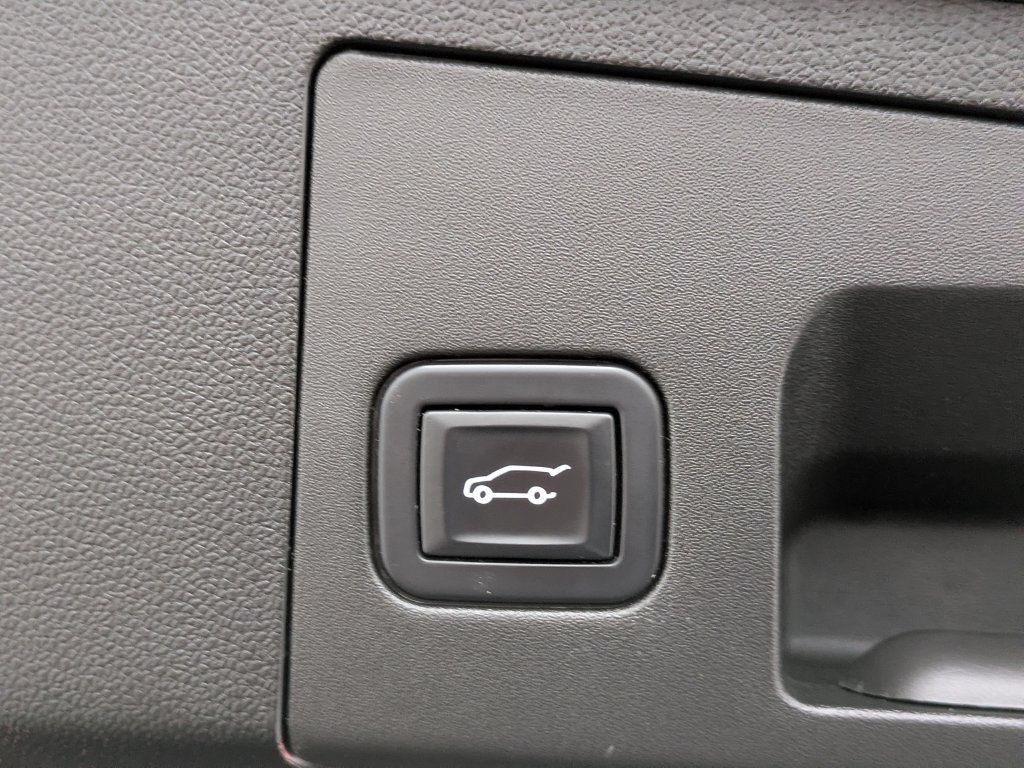 Used 2022 Cadillac XT4 Sport w/ Enhanced Visibility Package AWD/4WD image 14