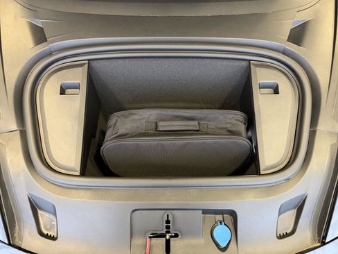 Certified 2025 Porsche Taycan image 27