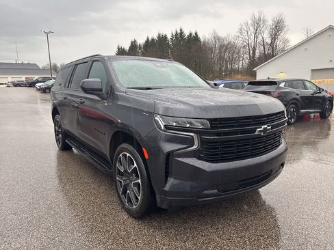 Used 2023 Chevrolet Suburban RST w/ Sport Performance Package image 3