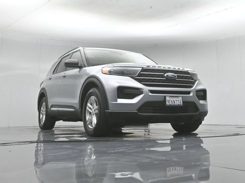 Certified 2022 Ford Explorer XLT RWD image 63