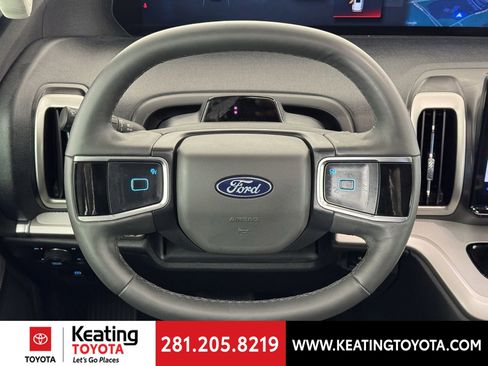Used 2025 Ford Expedition Active image 29