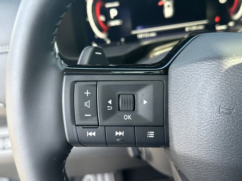Used 2026 Nissan Pathfinder Platinum AWD/4WD image 23