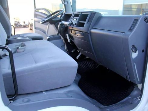 Used 2018 Isuzu NPR image 11