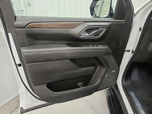Used 2023 Chevrolet Suburban Premier RWD image 17