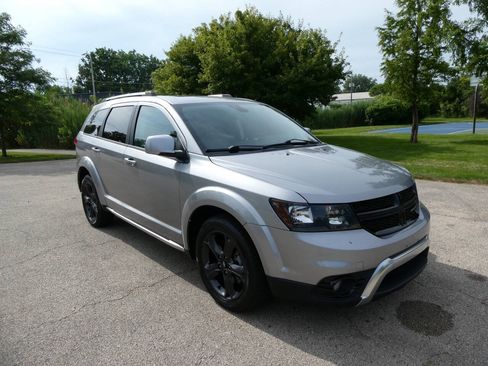 Used 2020 Dodge Journey Crossroad FWD image 3