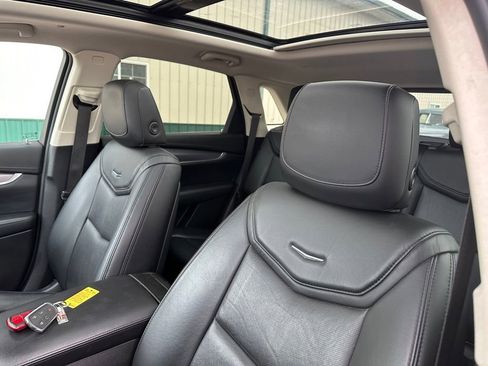 Used 2019 Cadillac XT5 Luxury image 3