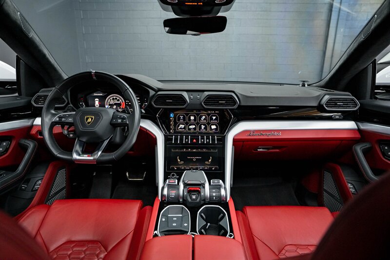 Used 2020 Lamborghini Urus AWD/4WD image 5