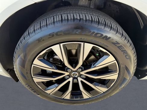 Certified 2025 Volvo XC60 B5 Plus image 8