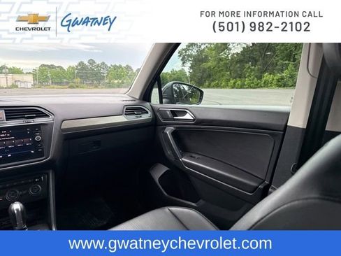 Used 2018 Volkswagen Tiguan SE AWD/4WD image 22