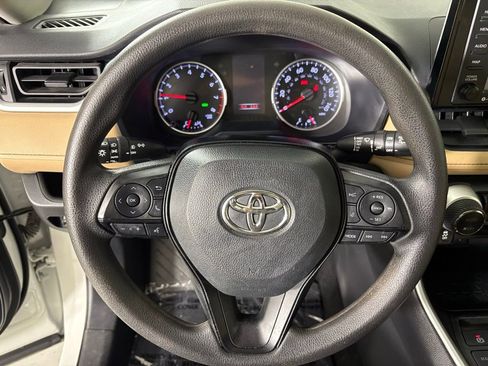 Used 2021 Toyota RAV4 XLE image 20