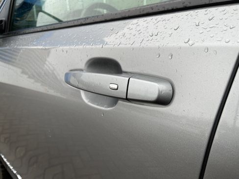 Used 2024 GMC Terrain SLT w/ Infotainment Package II image 14