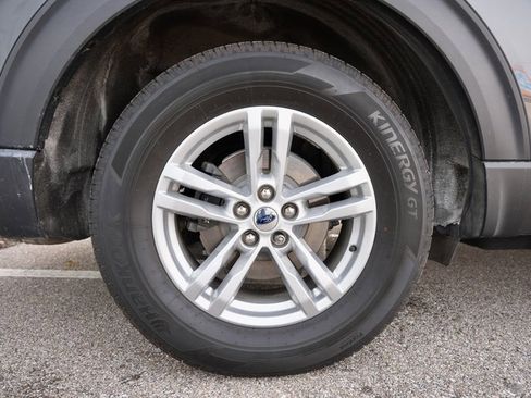 Used 2020 Ford Explorer XLT w/ Equipment Group 202A image 28