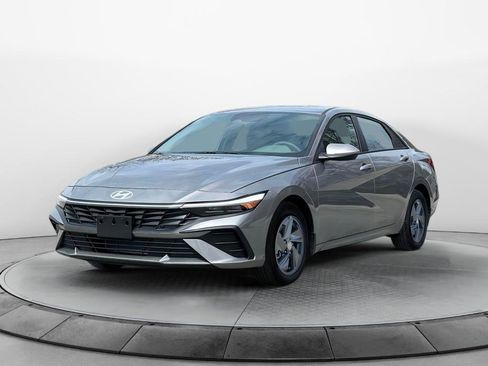 New 2025 Hyundai Elantra SE image 1