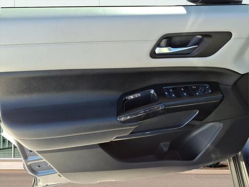 Used 2022 Nissan Pathfinder SV image 15