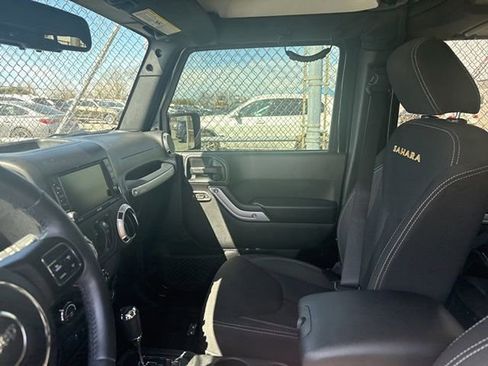 Used 2015 Jeep Wrangler Unlimited Sahara w/ Dual Top Group image 23