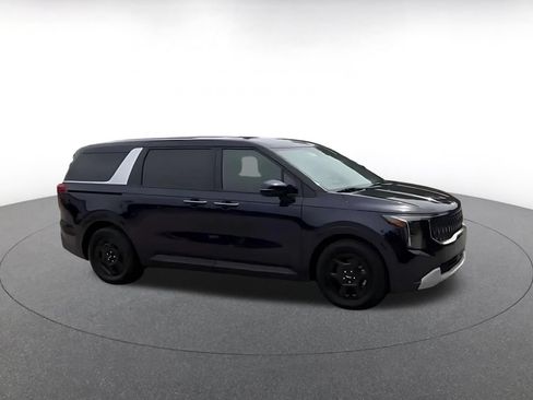 Used 2026 Kia Carnival FWD image 2
