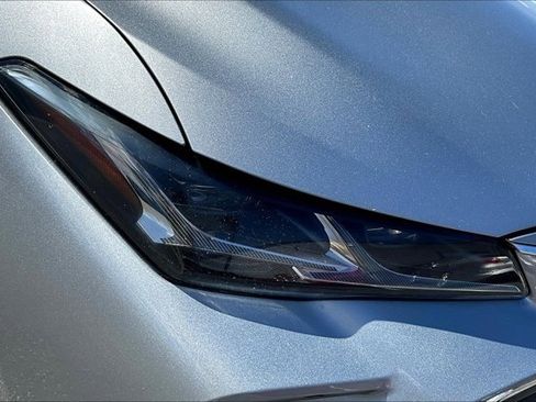 Used 2020 Toyota Avalon Limited image 30