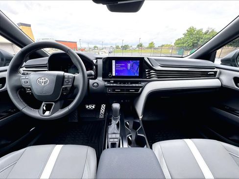 Used 2025 Toyota Camry SE w/ Convenience Package FWD image 18