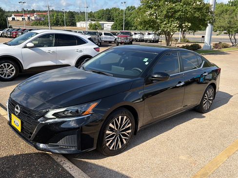 Used 2025 Nissan Altima 2.5 SV w/ SV Premium Package FWD image 5