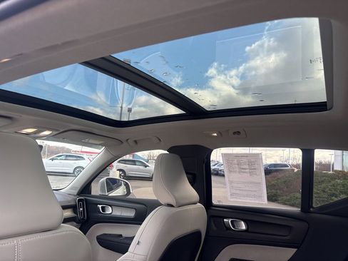 Certified 2023 Volvo XC40 B5 Plus w/ Protection Package Premier image 37