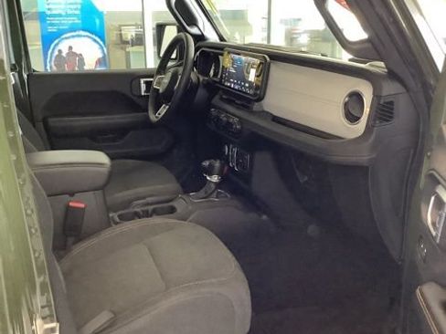 Used 2024 Jeep Wrangler Unlimited Sahara AWD/4WD image 15