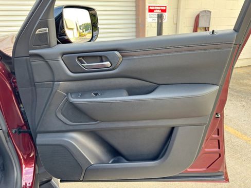 Used 2025 Nissan Armada SL AWD/4WD image 46