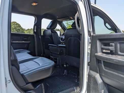 Used 2022 RAM 2500 Tradesman w/ Chrome Appearance Group image 34