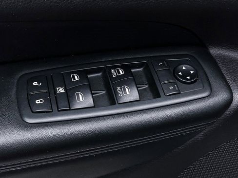 Used 2019 Jeep Grand Cherokee Limited image 19