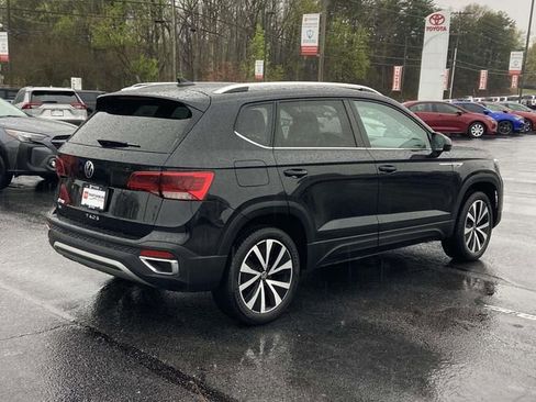 Used 2024 Volkswagen Taos SE FWD image 3