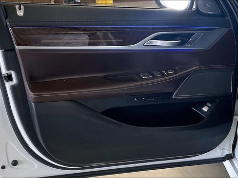 Used 2021 BMW 750i xDrive image 20