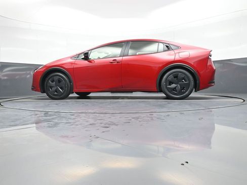 New 2026 Toyota Prius LE image 32