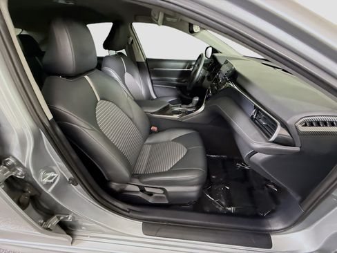 Used 2022 Toyota Camry SE w/ Convenience Package FWD image 29