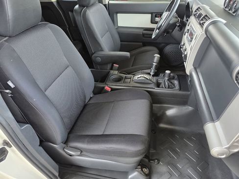 Used 2013 Toyota FJ Cruiser 4WD w/ Upgrade Pkg image 30