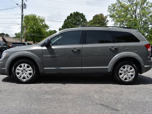 Used 2020 Dodge Journey SE FWD image 4