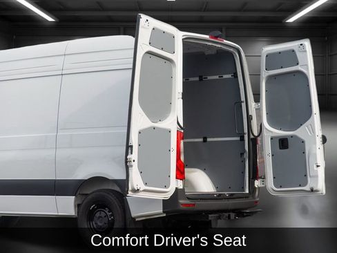 Used 2025 Mercedes-Benz Sprinter 2500 image 21