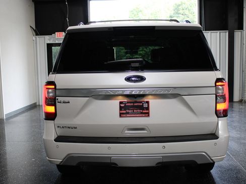 Used 2018 Ford Expedition Platinum RWD image 4