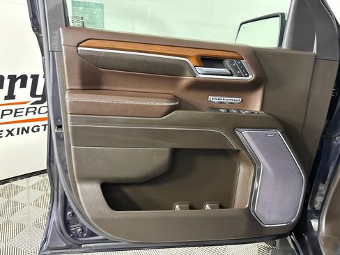 Used 2023 GMC Sierra 1500 Denali w/ Technology Package AWD/4WD image 7