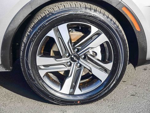 Used 2024 Kia Sorento EX w/ Panoramic Sunroof Package image 9