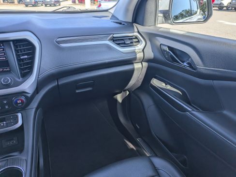 Used 2023 GMC Acadia SLT image 17