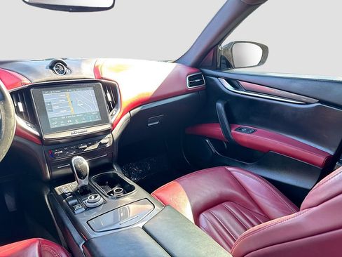 Used 2018 Maserati Ghibli RWD image 23